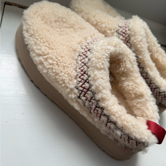 UGG Women's Sherpa Slippers - Picture 2 of 6
